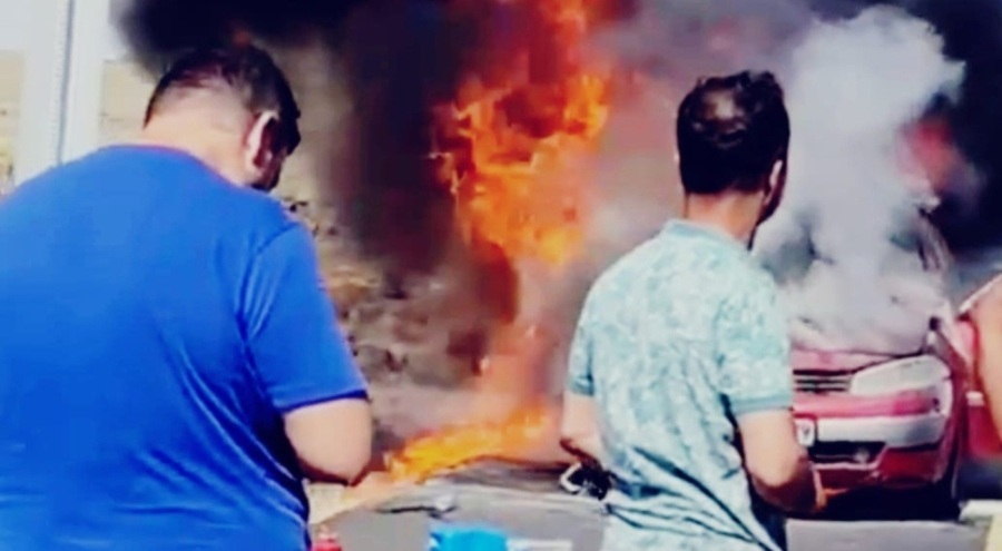 Seyir halindeki otomobil alev topuna döndü