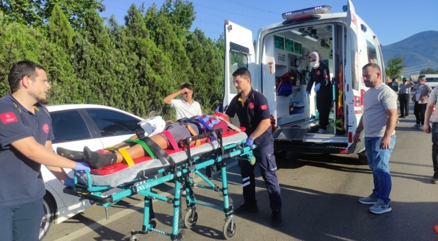 Bursa'da 15 yaşındaki motosiklet sürücüsü kazada yaralandı