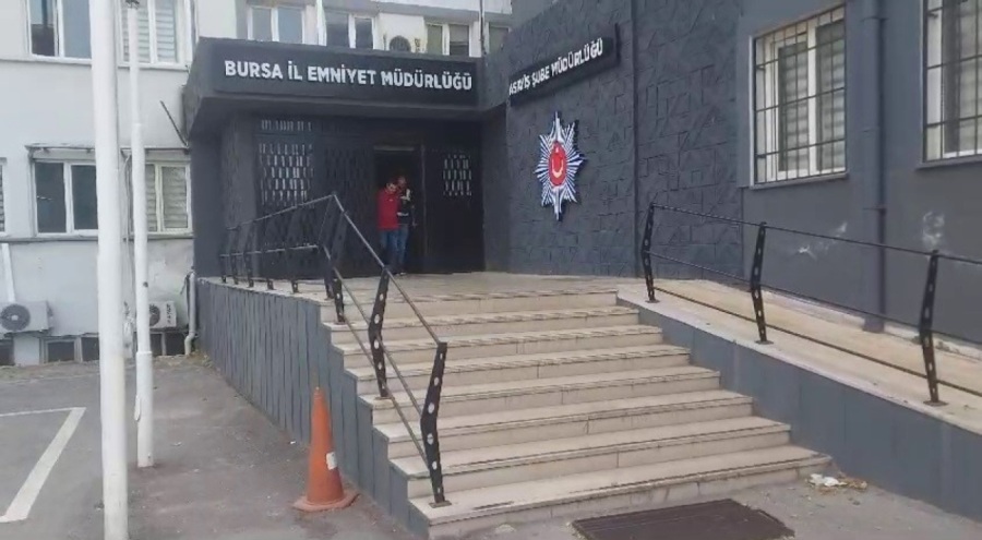 Bursa'da 25 yıl hapis cezasıyla aranan zanlı  kıskıvrak yakalandı