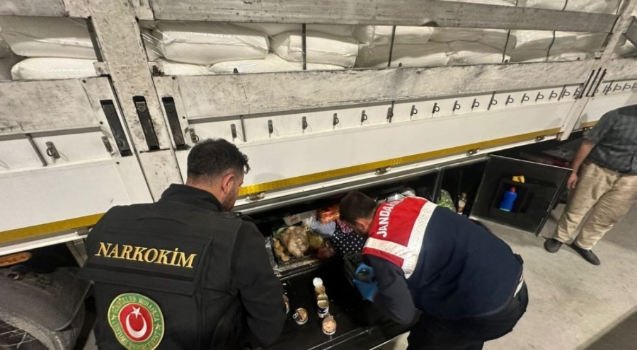 Ağrı'da 9,7 kilogram metamfetamin ele geçirildi