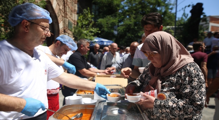 Bursa'da yılda bir kez pişen köfteli çorba ikramı