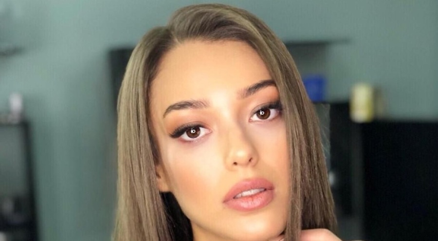 Dilan Çiçek Deniz kayalıklara sere serpe uzandı