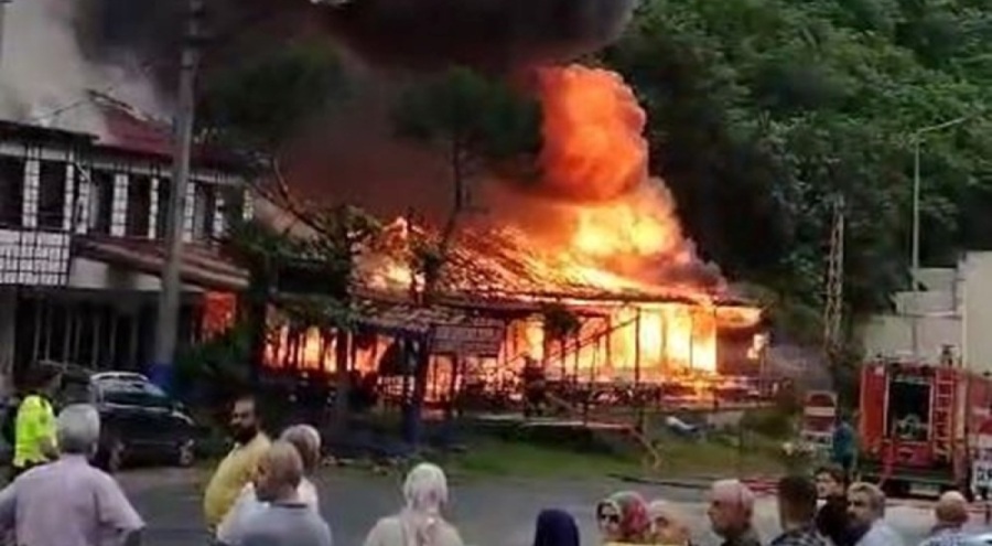 Düğün salonu alev alev yandı