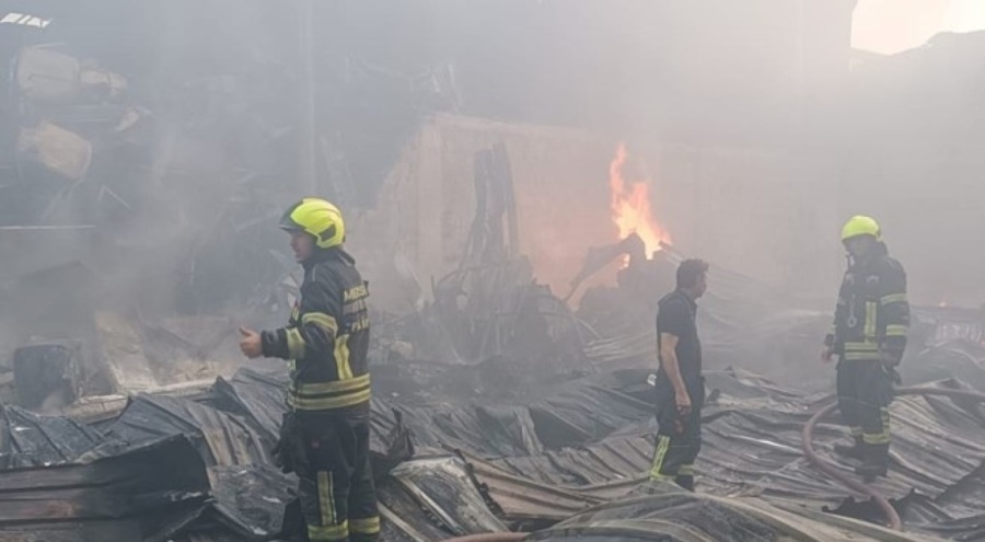 Geri dönüşüm tesisinde yangın