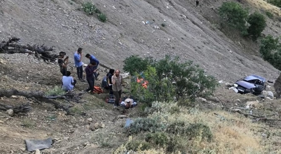 Otomobil uçuruma yuvarlandı! 1 ölü, 1 yaralı