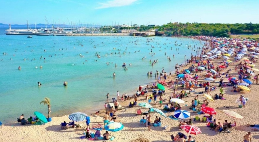 Didim'de iğne atsan yere düşmüyor