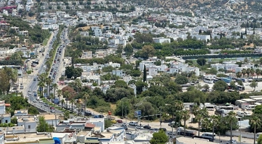 250 bin aracın giriş yaptığı Bodrum'dan dönüşler başladı