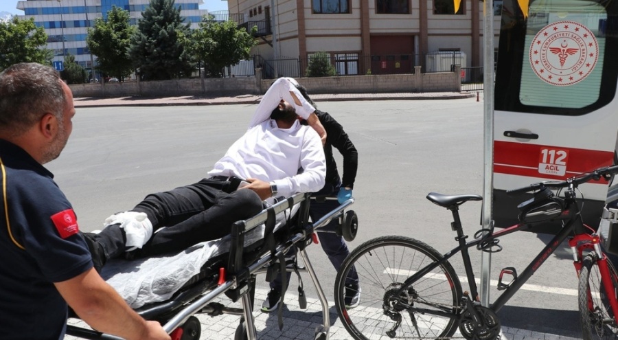 Bir eğitimci, kursiyerinin eşi tarafından bıçaklandı