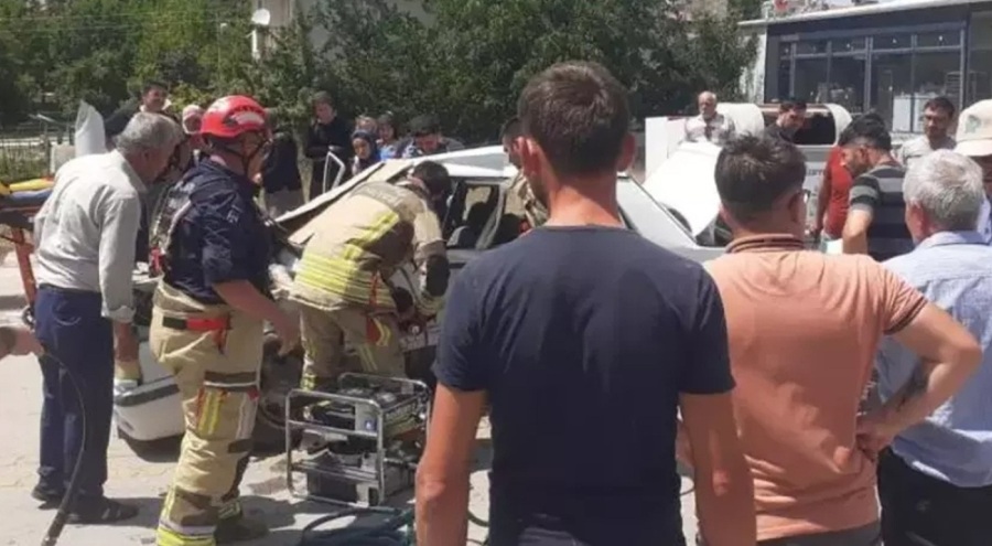 Ankara'da trafik kazası: Ölü ve yaralılar var