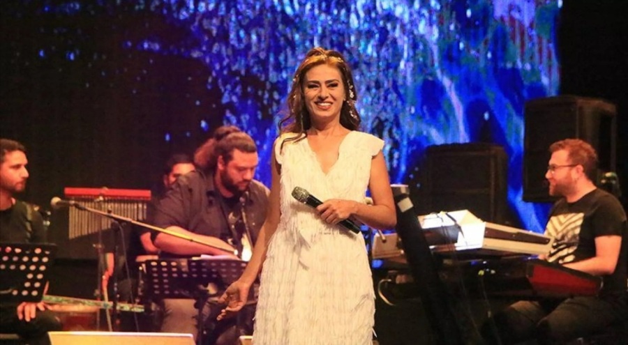 Yıldız Tilbe, Antik Tiyatro'da mezarın üzerine çıkmak istedi