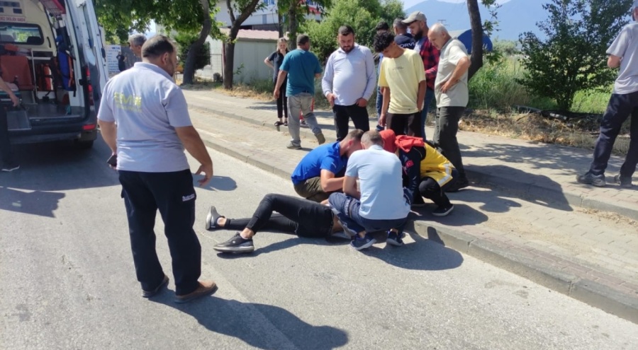 Bursa'da devrilen motosikletin sürücüsü yaralandı