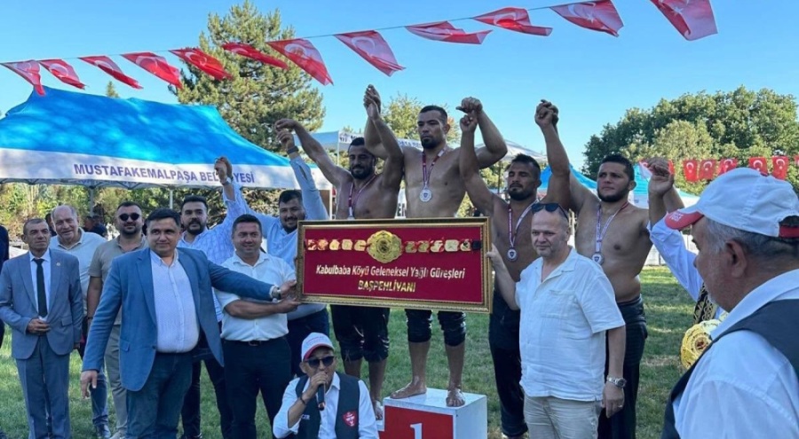 Kabulbaba Güreşleri'nde 'Zeybek' havası