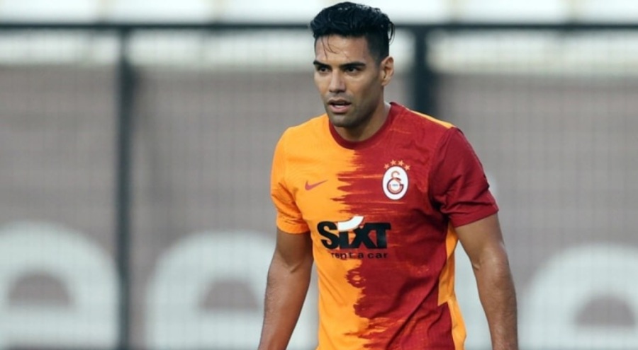 Radamel Falcao, 24 yıl sonra ülkesine döndü
