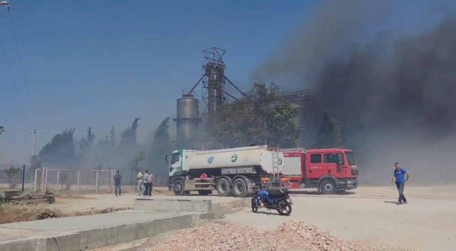 Bursa'da geri dönüşüm deposunda büyük yangın çıktı!