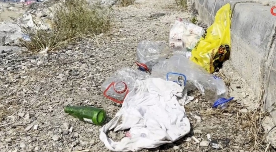 Tatilciler gitti, geriye sadece bıraktıkları çöpleri kaldı
