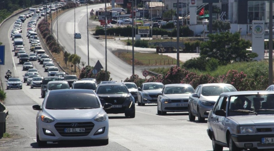 Bayram trafiği: Otoyollardan 21 milyon 67 bin 377 araç geçti