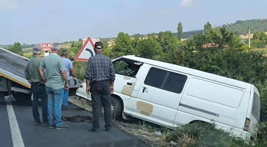 Bursa'da kontrolden çıkan minibüs şarampole uçtu: 5 yaralı
