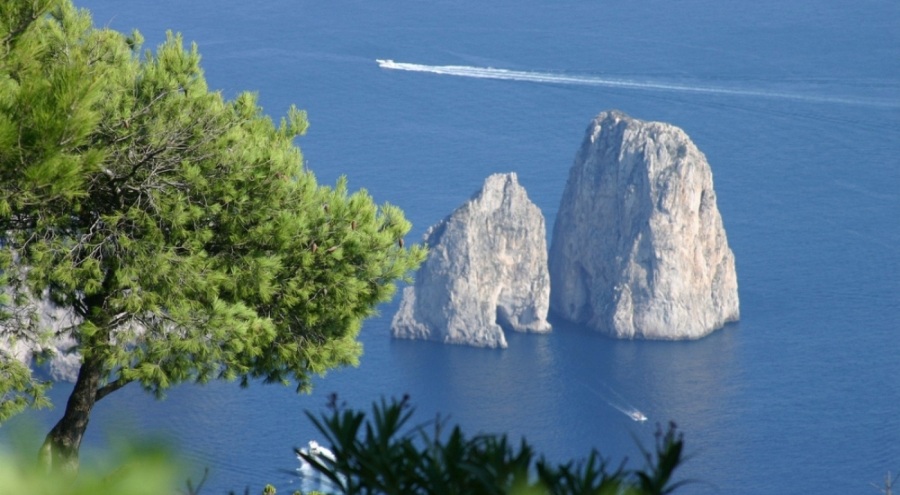 İtalya'nın Capri Adası'na turistlerin girişi durduruldu
