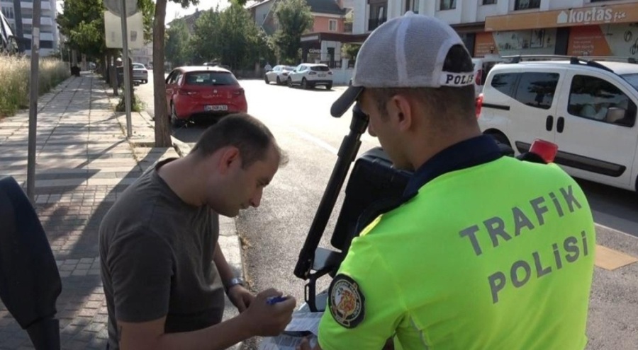 Güneşli havada sis farı yaktı: Savunması pes dedirtti!