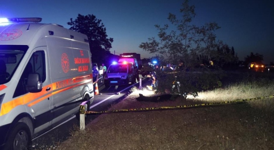 Husumetlileri ile tartışan baba ve oğlu öldürüldü