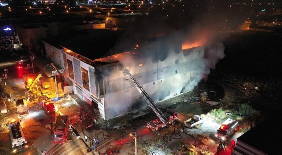 Aydın'da otluk alanda çıkan yangın fabrikaya sıçradı