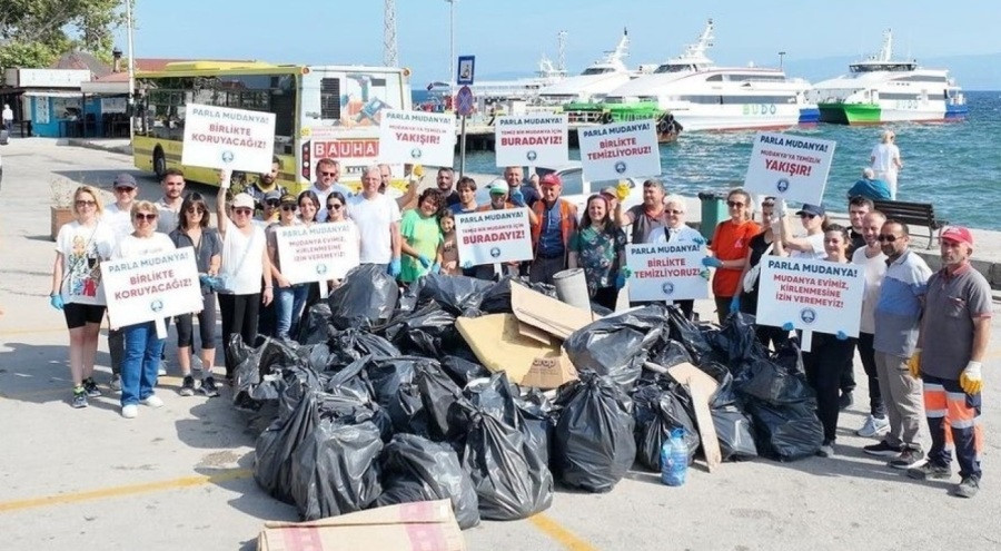 Mudanya'da bir günlük çöp bilançosu fotoğraf karesine zor sığdı
