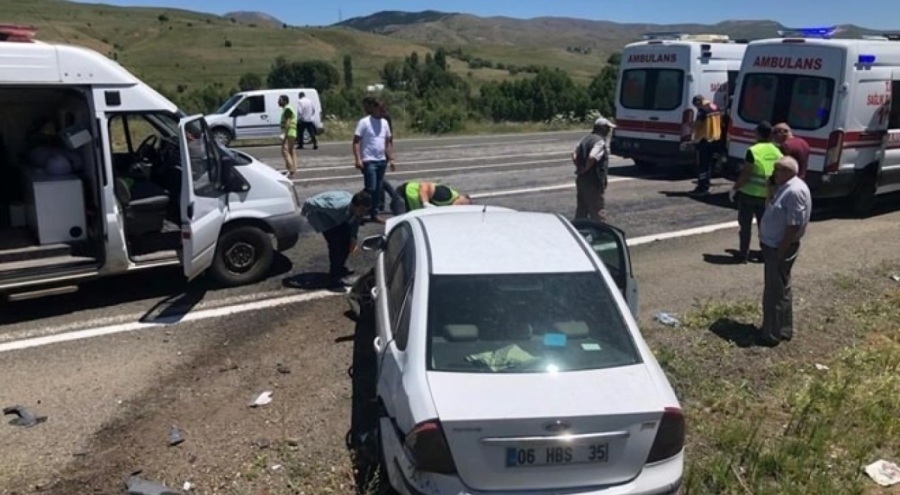 Yoldan çıkan araçta 3 kişi yaralandı