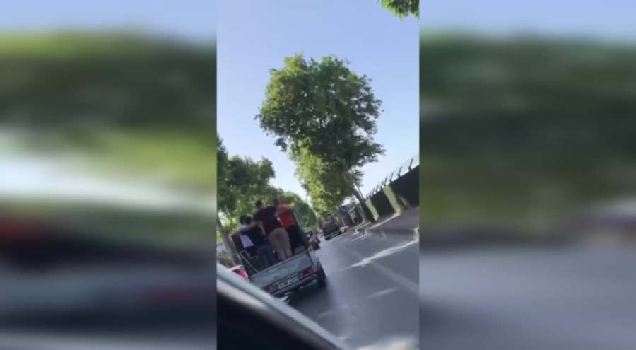 Bursa'da cezasız kalmadı! Kamyonet kasasında seyahat etmişlerdi