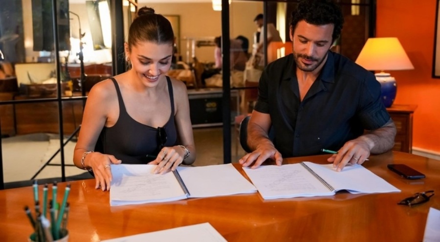 Barış Arduç'la başrolü paylaşacak! Hande Erçel yeni karakterine hazırlanıyor