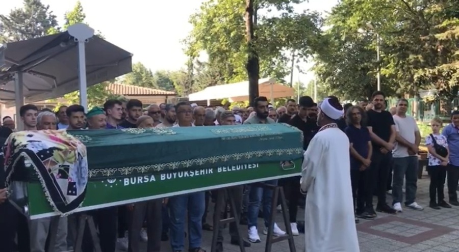 Bursa'da diş hastanesinden gelen kadın evinde ölü bulunmuştu... Son yolculuğuna uğurlandı