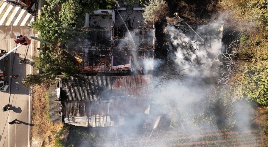 Tek katlı ev cayır cayır yandı