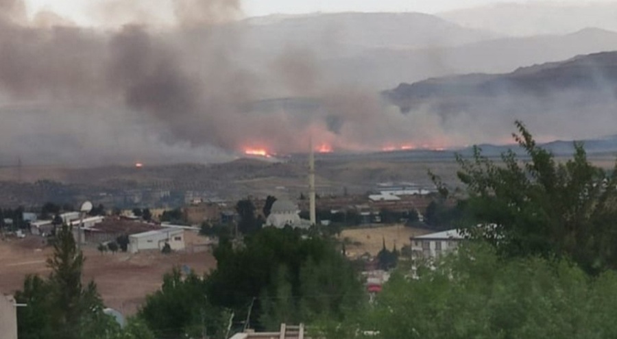 Siirt Havaalanı yakınlarında yeniden anız yangını