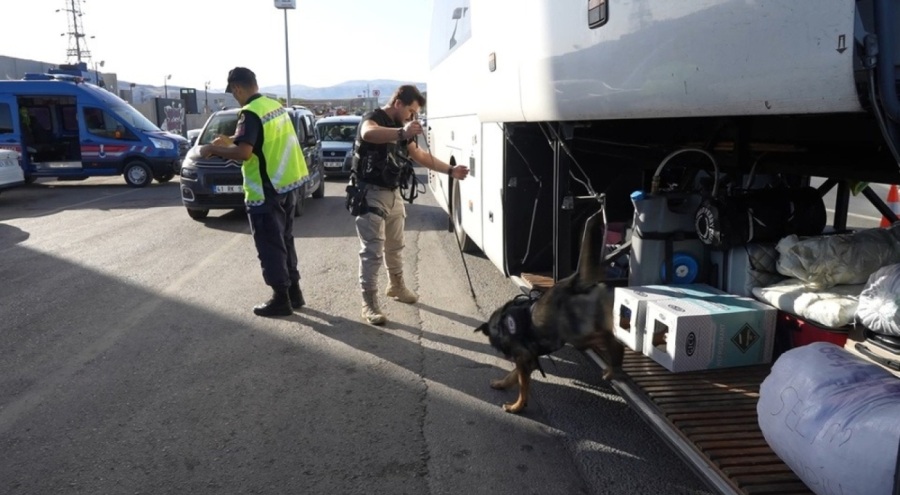 43 ilin geçiş güzergahında araçlar tek tek durduruldu