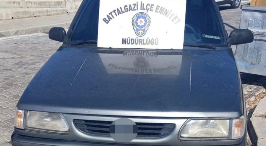 Yardım etmek istediği komşusu aracını gasp etti