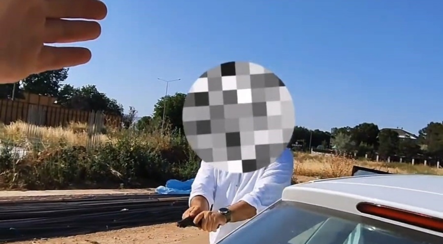 Bursa'da kovaladığı motosikletliye silah çekti