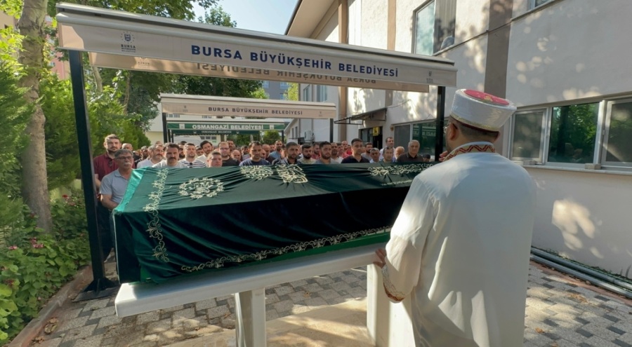 Bursa'da jet skiden düşerek hayatını kaybeden genç kız toprağa verildi