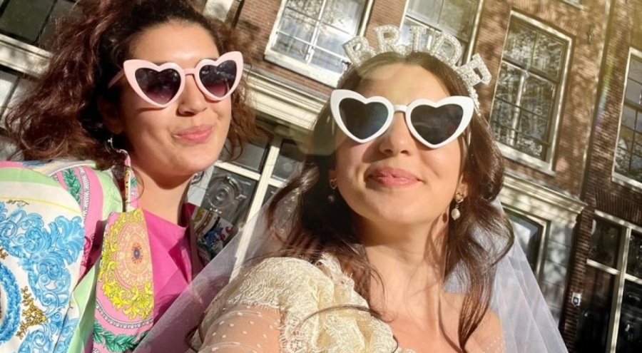 Sanatçı Karsu Dönmez bekarlığa veda partisi yaptı