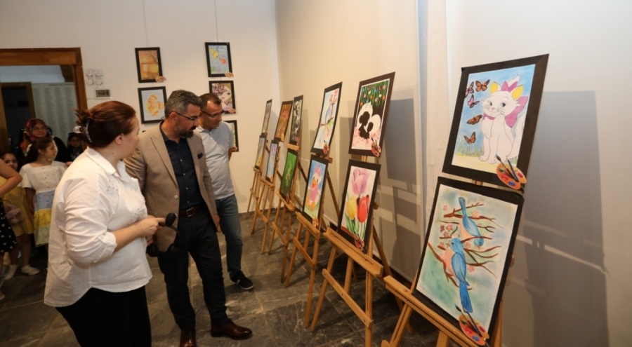 İnegöl'de Çocuk Resim Atölyesi'nin sergisi açıldı