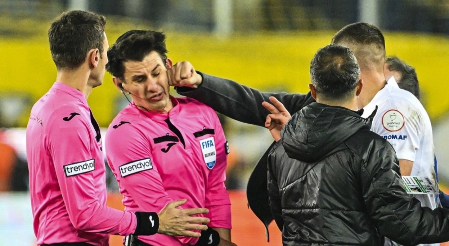 'Halil Umut Meler'e yumruk' fotoğrafı ödül aldı