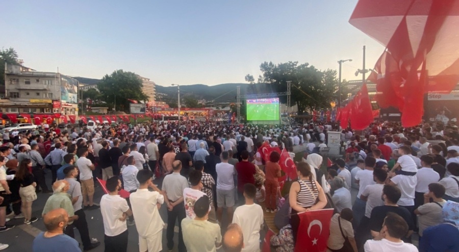 Bursa'da bu akşam Milli heyecan meydanlarda yaşanacak
