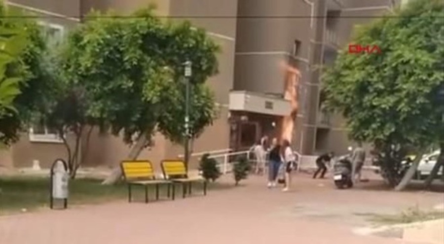 Korku dolu anlar! Doğalgaz kutusu alev aldı