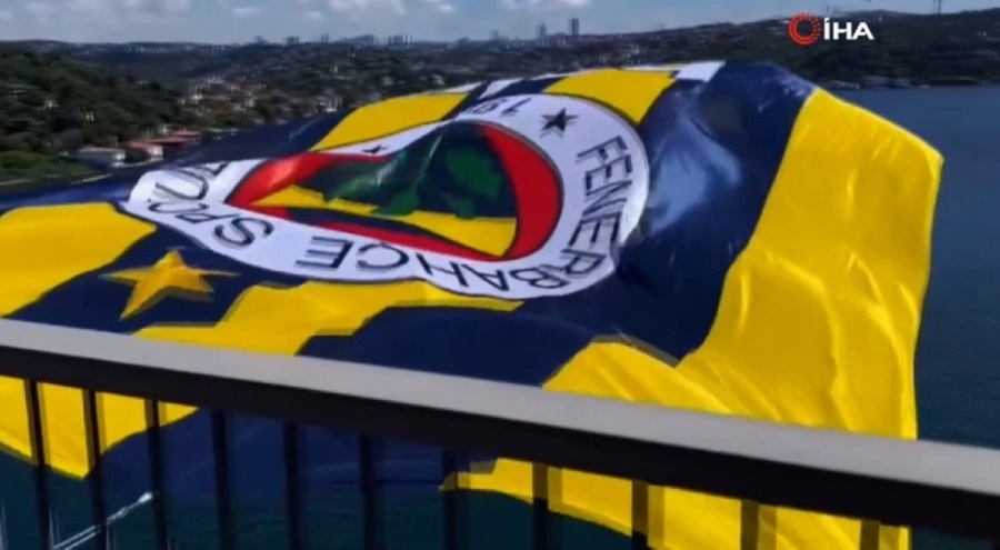 Şampiyon Fenerbahçe Beko'nun bayrağı 3 köprüye asıldı