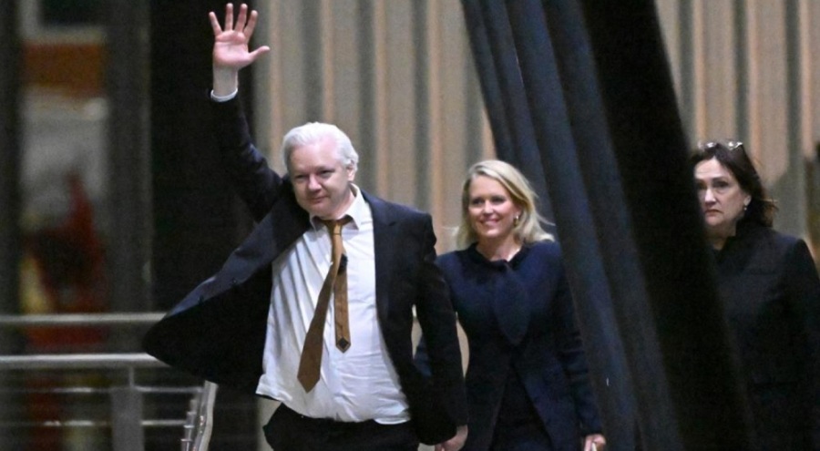 WikiLeaks'in kurucusu Assange, ülkesine döndü