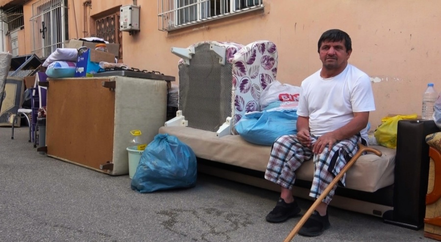Bursa'da evden atılan ailenin dramı! "Geceyi nasıl atlatacağımızı bilmiyoruz"