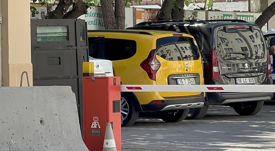 Bursa'da eşinin içinde olduğu taksiye kurşun yağdıran eş tutuklandı