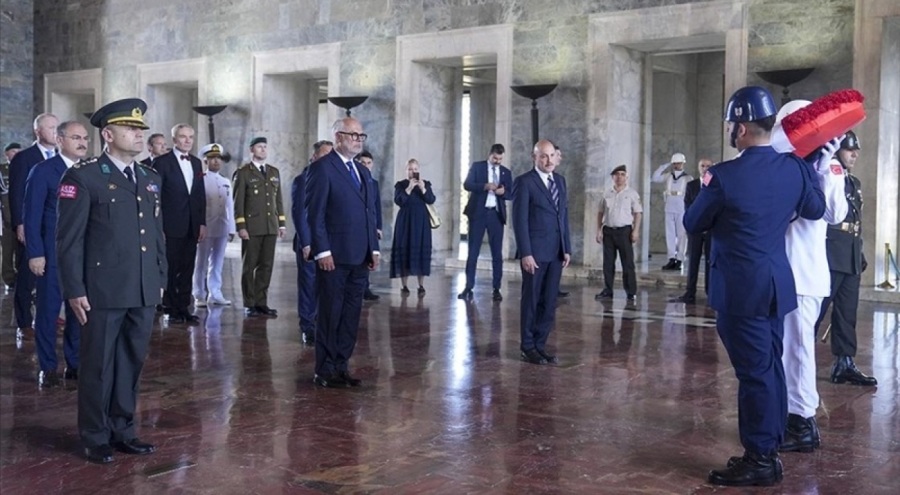 Estonya Cumhurbaşkanı Karis Anıtkabir'i ziyaret etti