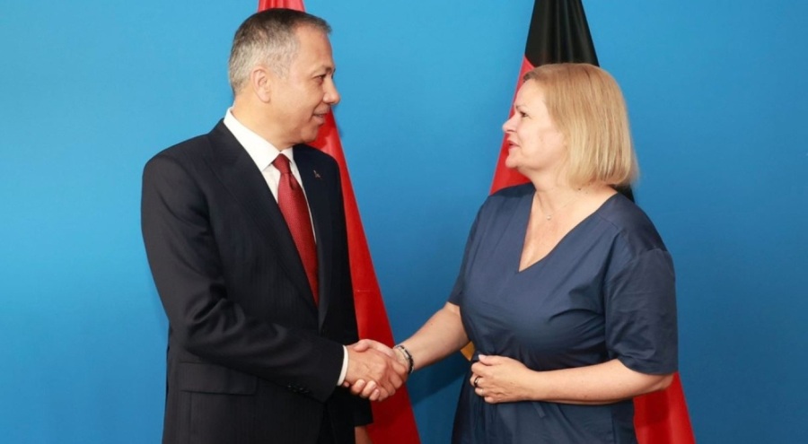 Bakan Yerlikaya, Alman mevkidaşı ile Berlin'de görüştü