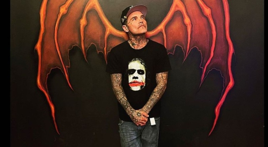 Ünlü şarkıcı evinde ölü olarak bulundu