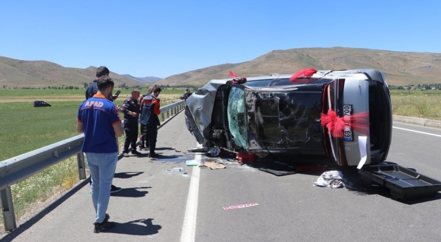 Traktör ile gelin aracı çarpıştı: 7 yaralı!