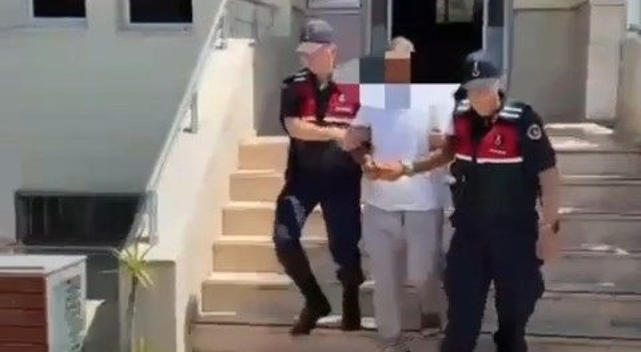 Annesinin ve eşinin olduğu evi ateşe verip kapıyı kilitlemişti... Tutuklandı